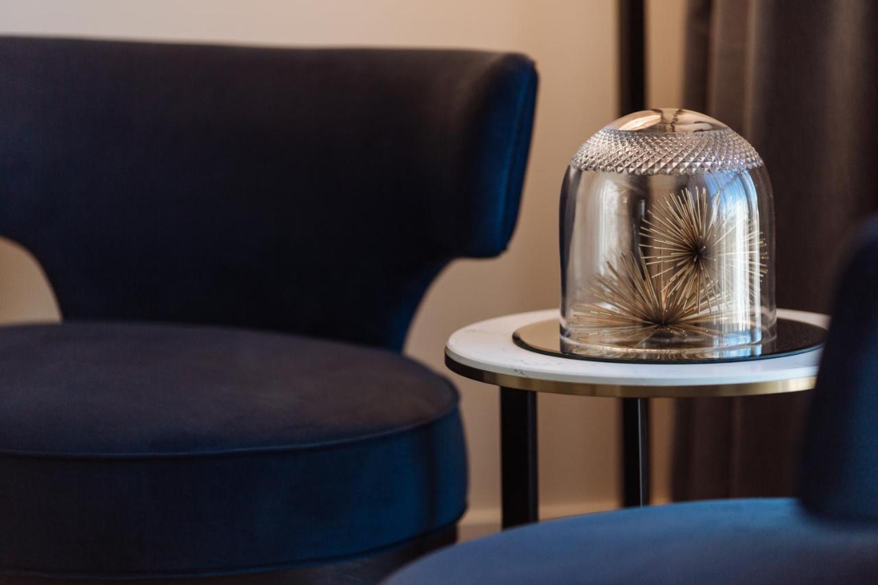 One Global Resorts Green Square Σίδνεϊ Εξωτερικό φωτογραφία A table lamp